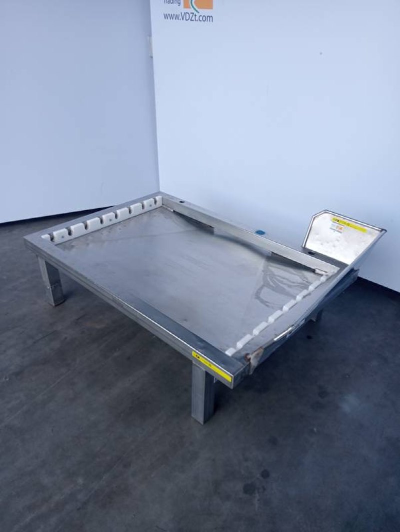 Reception table