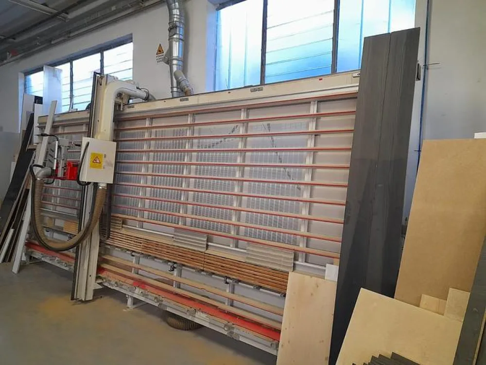 SEZIONATRICE VERTICALE STRIEBIG COMPACT AV