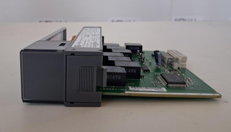 Allen-Bradley SLC 500 1746-OW16 Isolated Relay Output Module