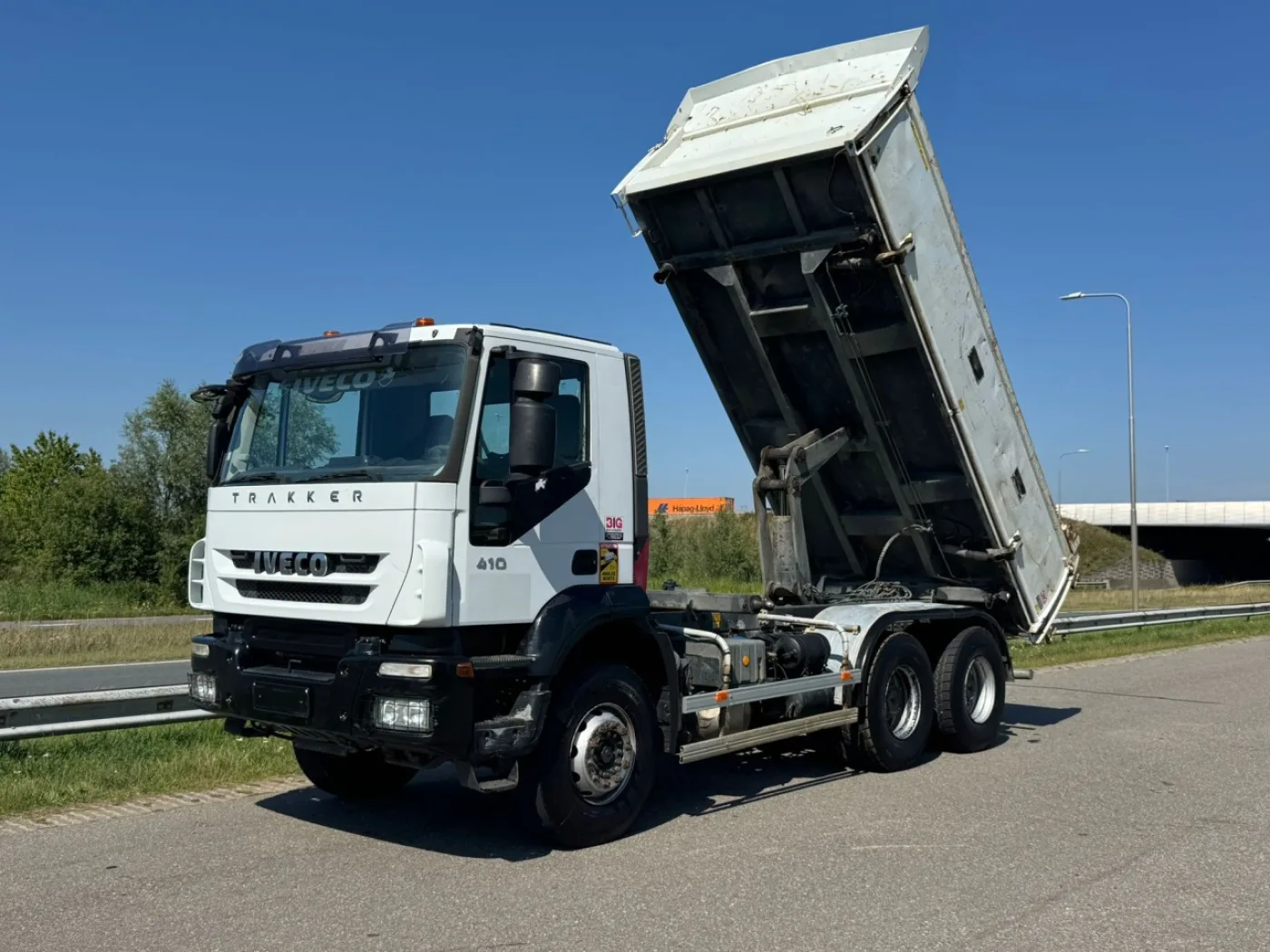 Iveco Trakker 410 6×4 Kipper - 1