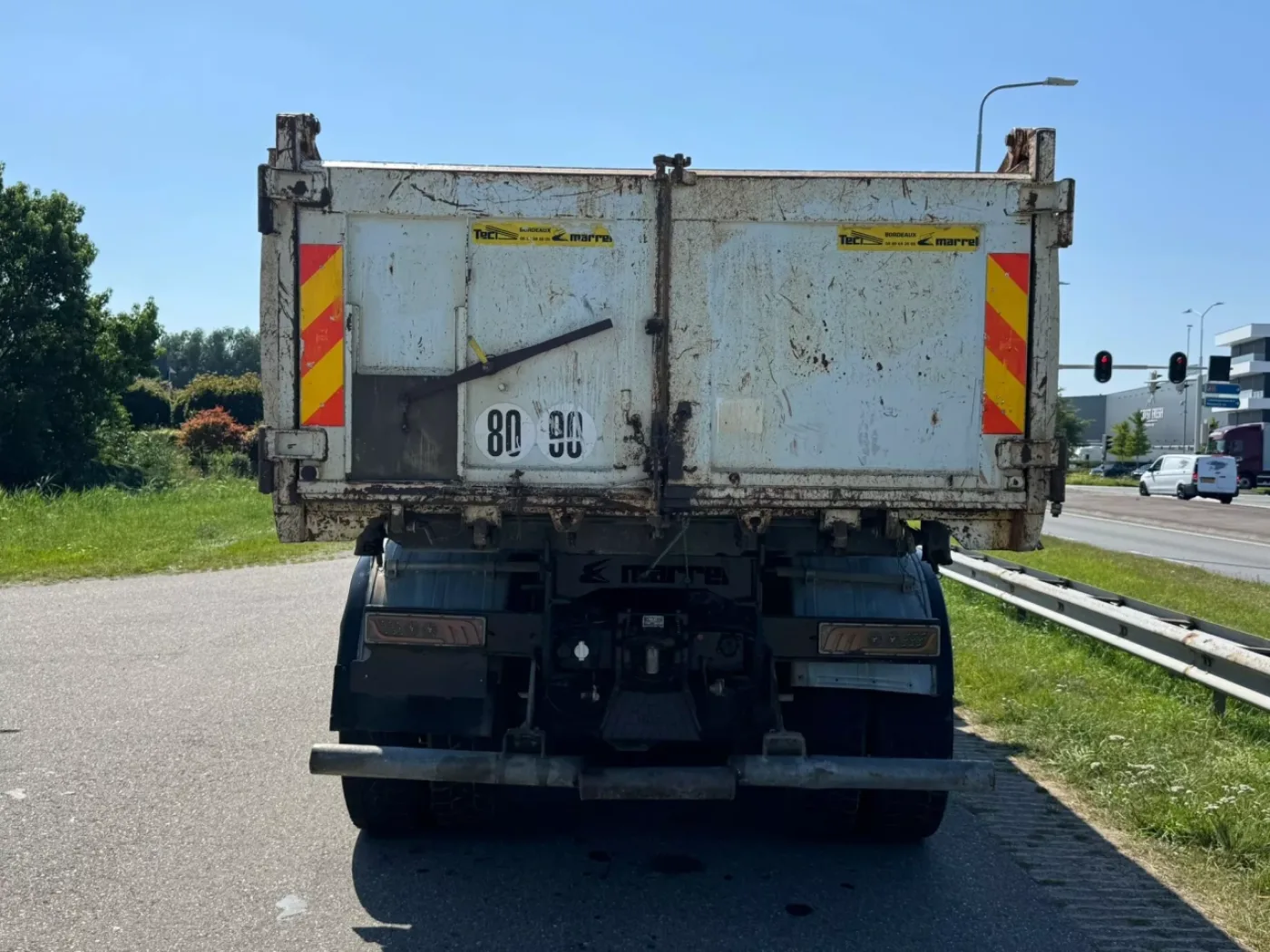 Iveco Trakker 410 6×4 Kipper - 8