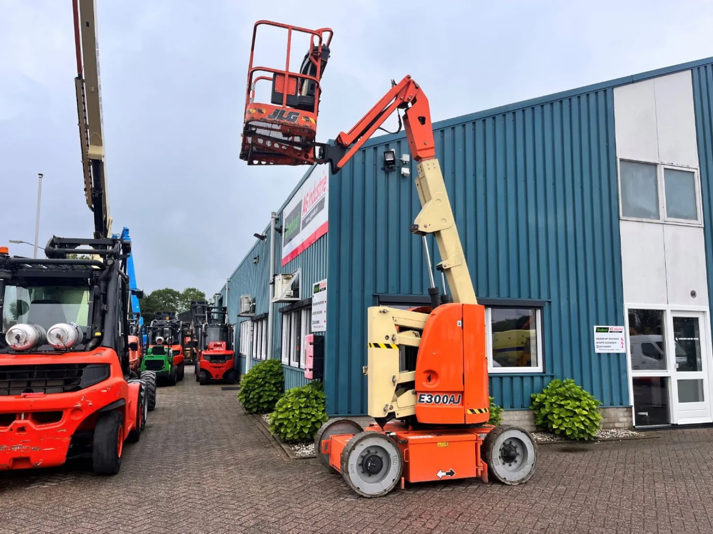 JLG E300AJ - 6