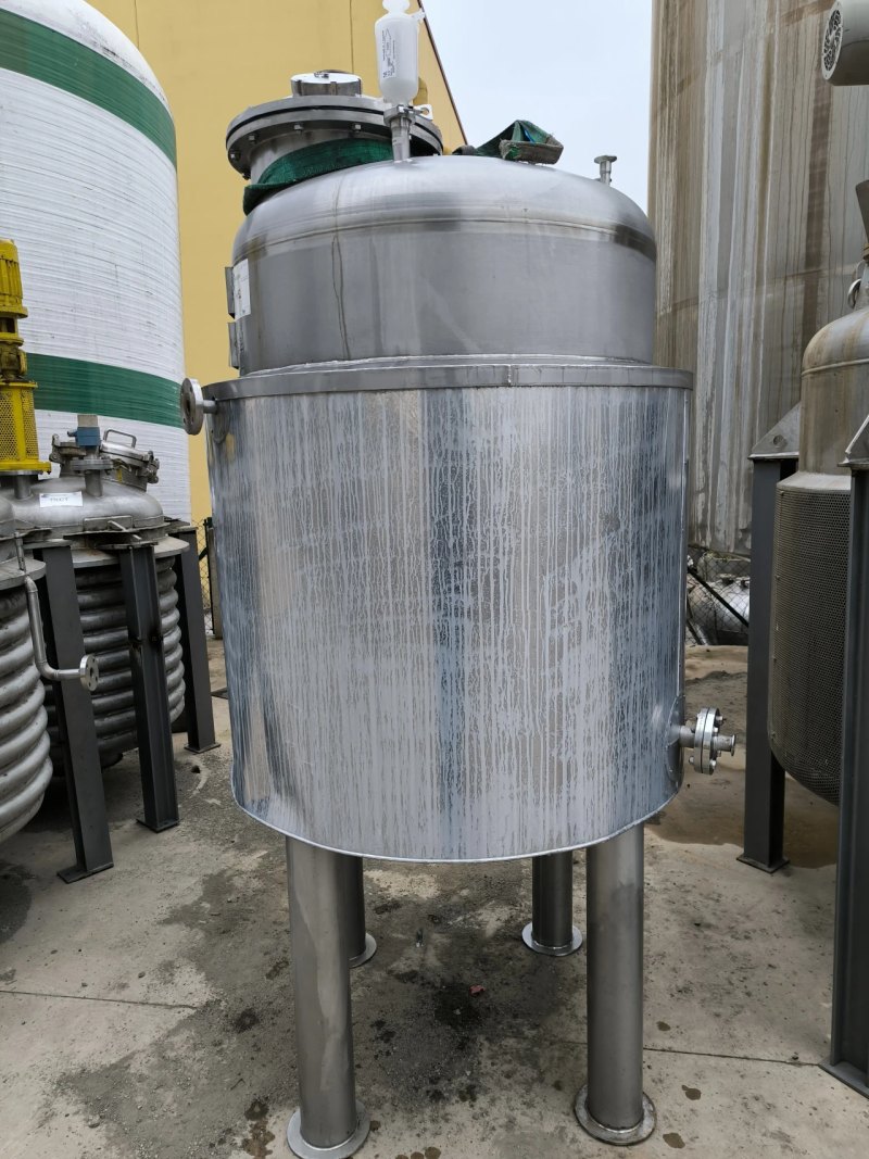 VERTICAL STAINLESS STEEL TANK 980 LITRES INSULATED