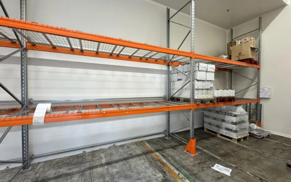 Pallet racking / industrial warehouse storage system (room)