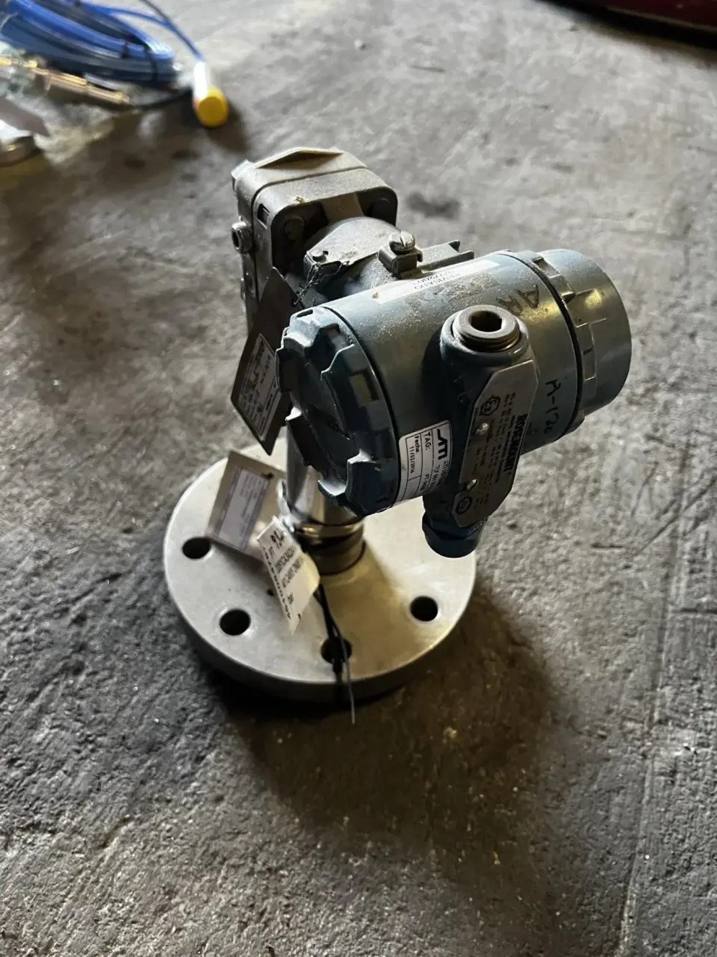 PRESSURE GAUGE C7062 - 4