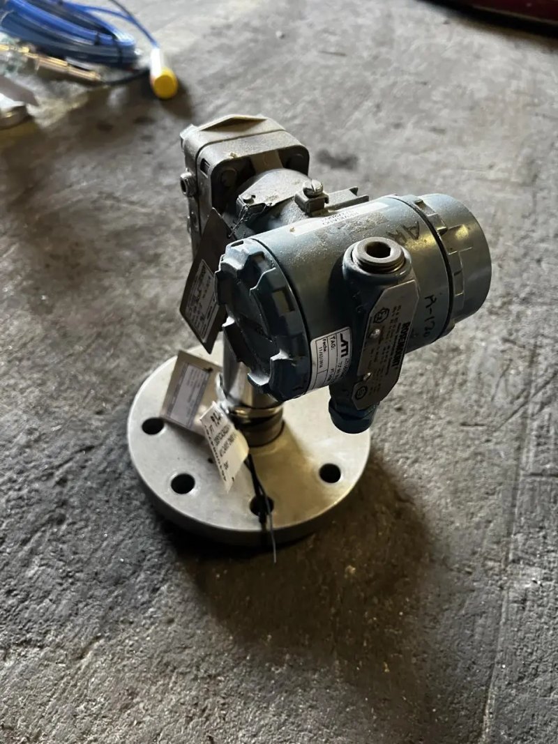 PRESSURE GAUGE C7062