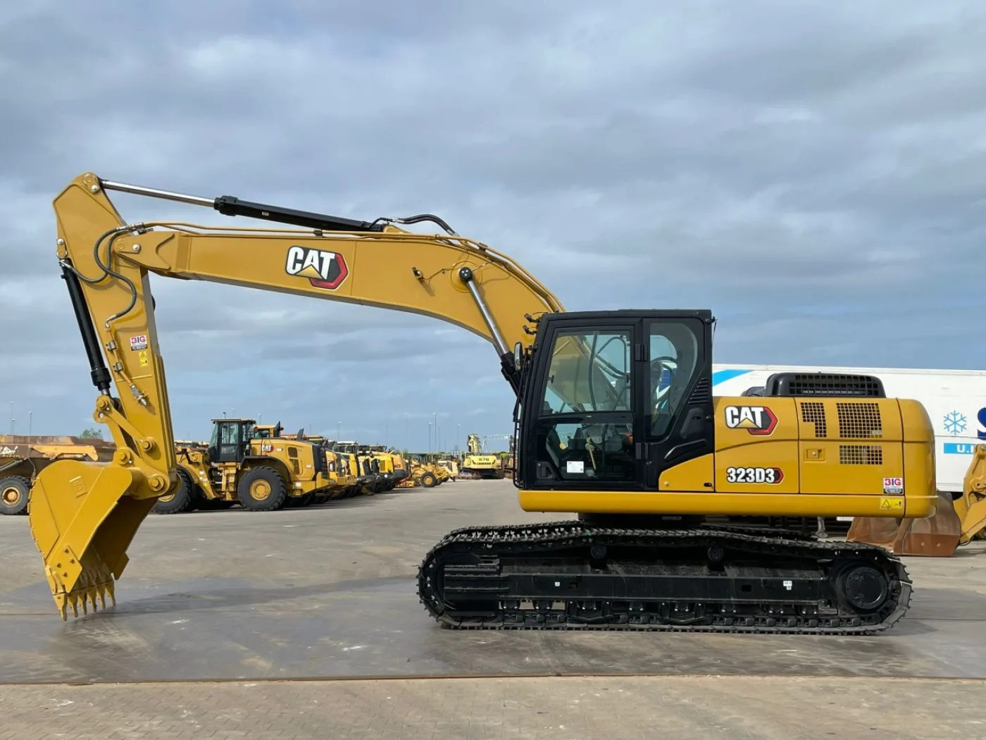 Caterpillar 323D3 - 1