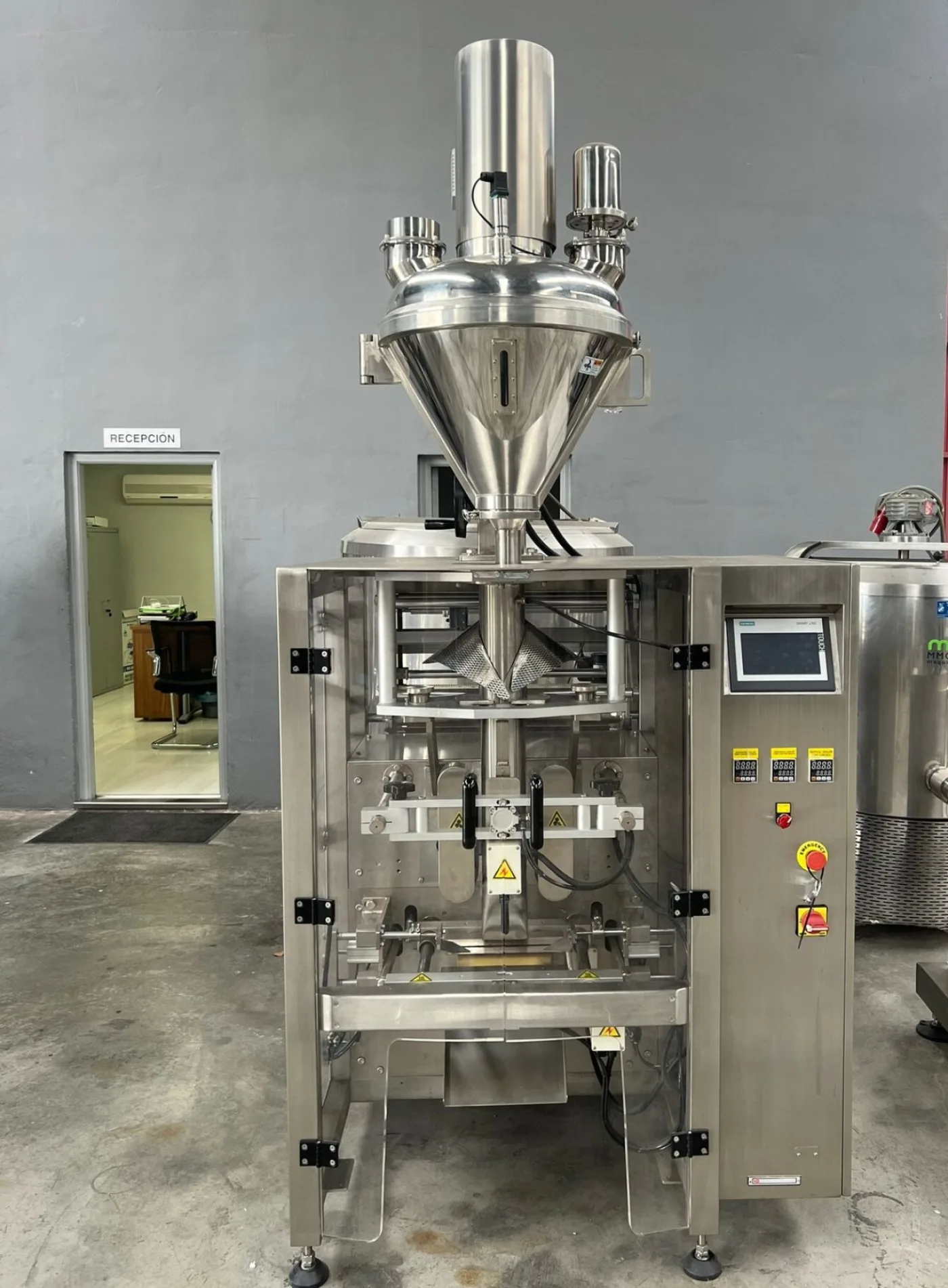Envasadora vertical para productos en polvo mediante tornillo sinfín - 1