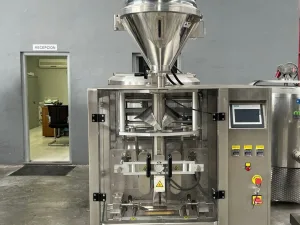 Envasadora vertical para productos en polvo mediante tornillo sinfín