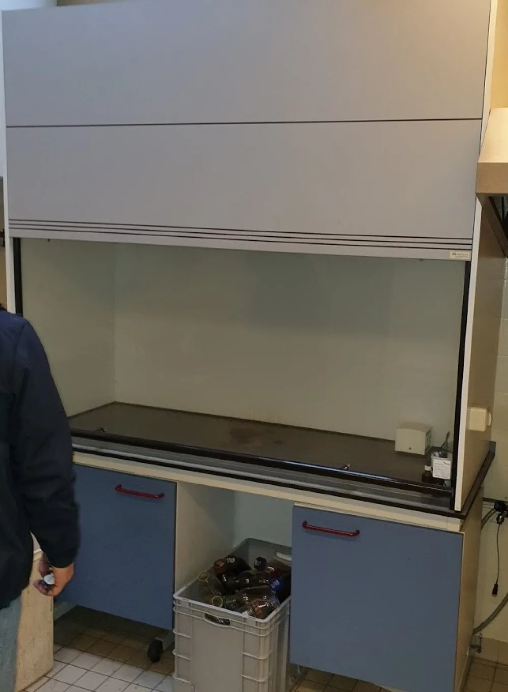 1405 - Used Interfurn fume hood
