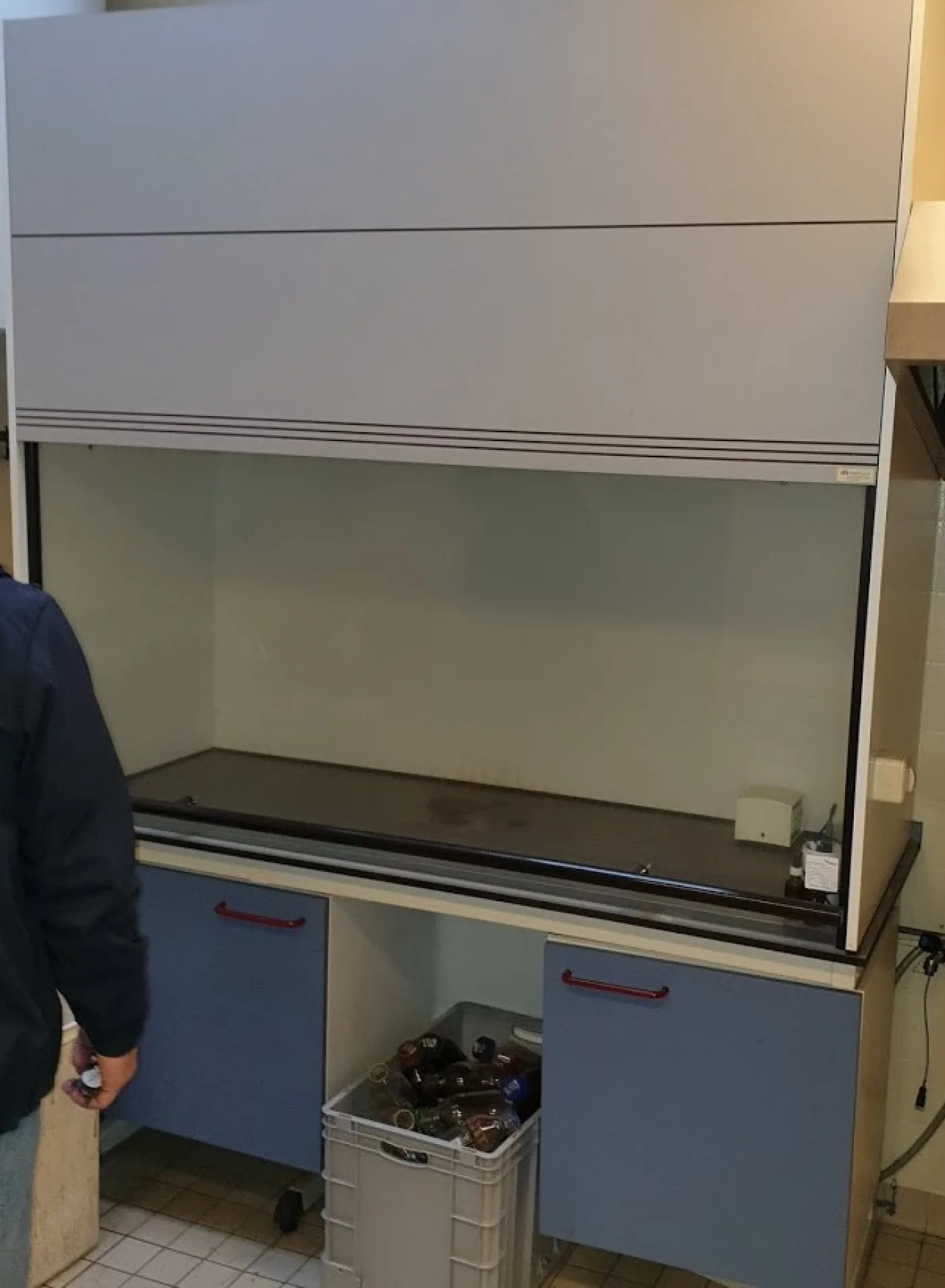 1405 - Used Interfurn fume hood - 1
