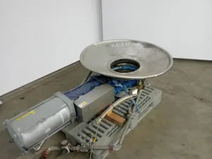 Knife gate valve with funnel