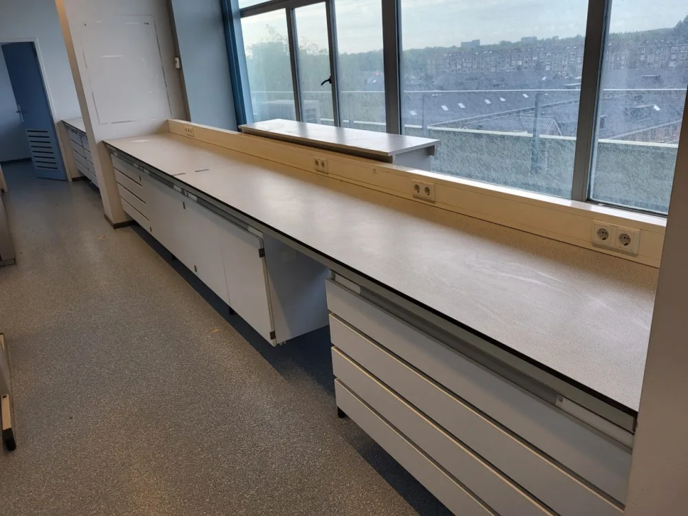 1972 – Used S+B Laboratory wall table (550 cm)