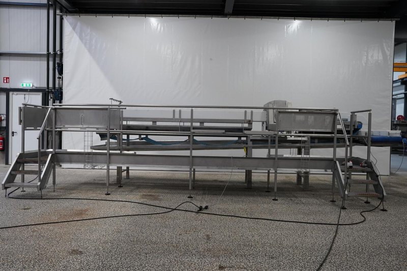 2009 Loma/Boldt transportband met metaaldetector op bordes