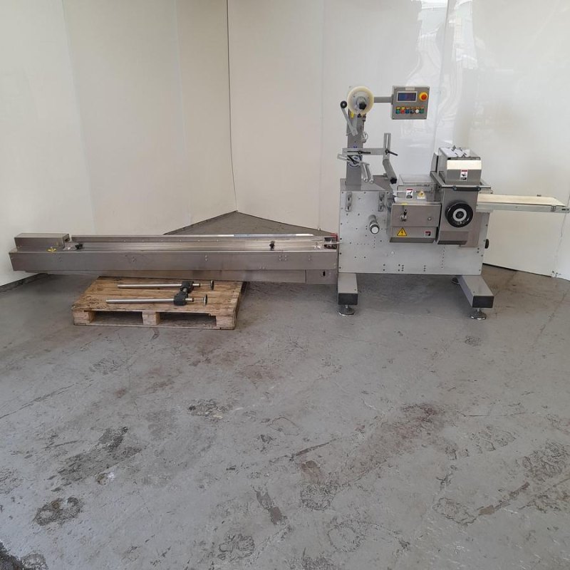 Delfin Flowpack with Conveyor
