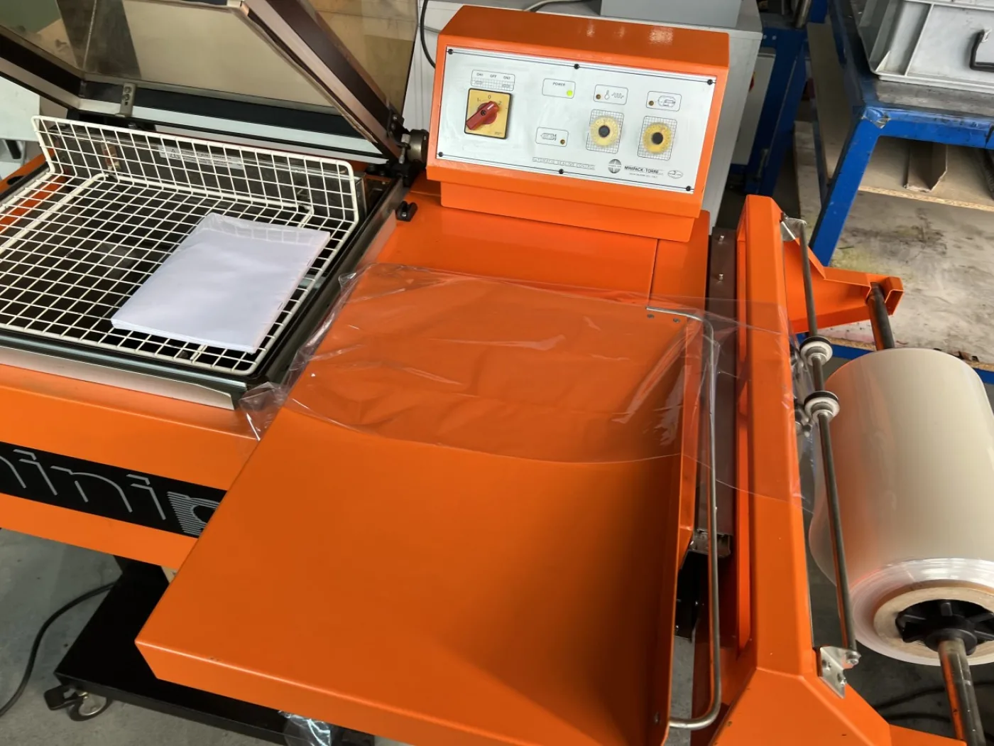 Mise sous plastique Minipack FM 75 - 8