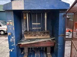 2011 MACFAB Vertical Guillotine