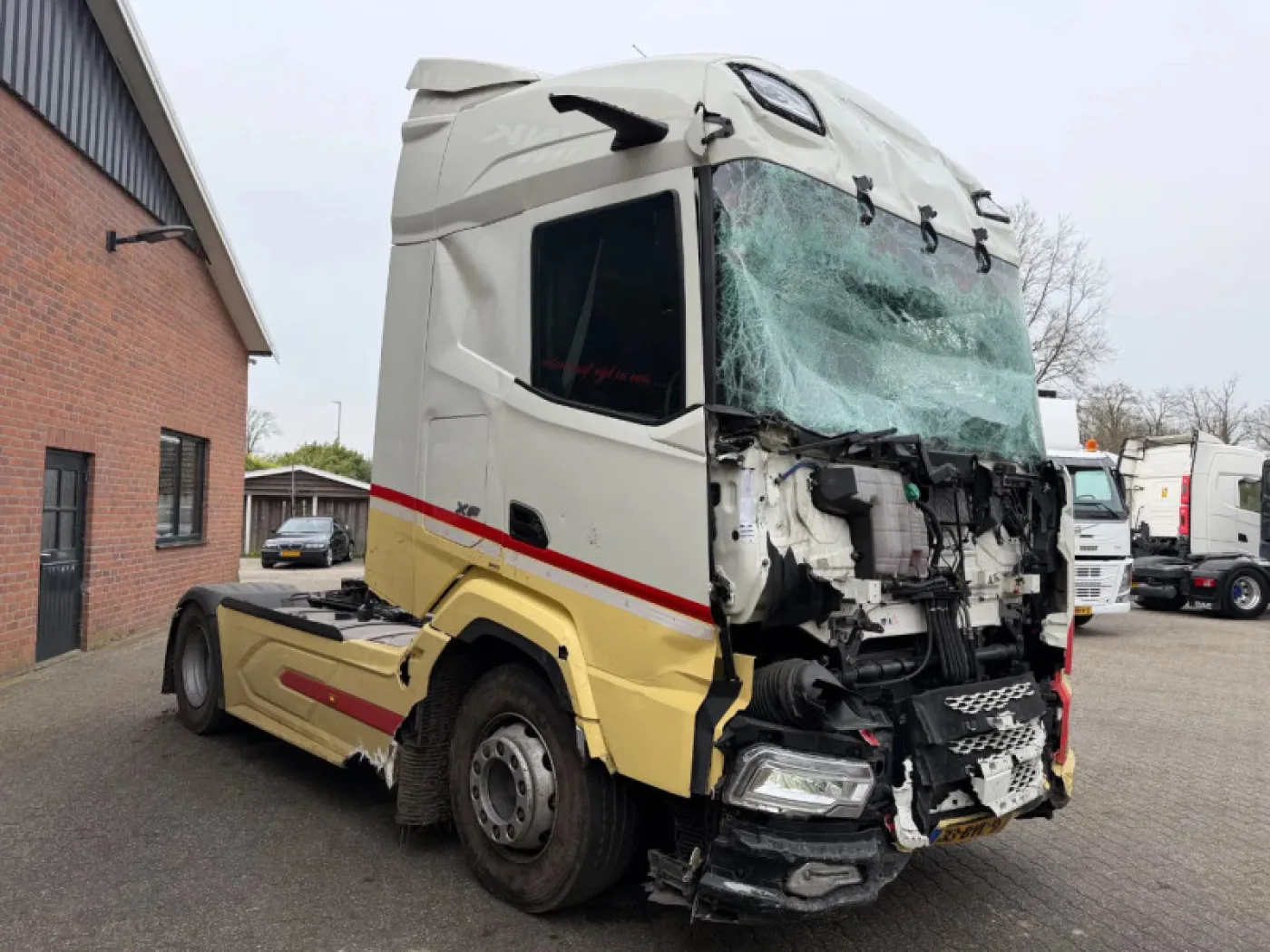 DAF XF 450 4X2 Standairco Driveable damage! - 2