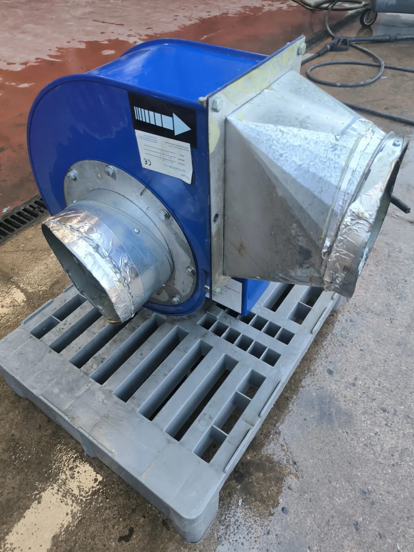 USED FUTURE EXTRACTION FU-3-0 INDUSTRIAL VACUUM CLEANER - 1