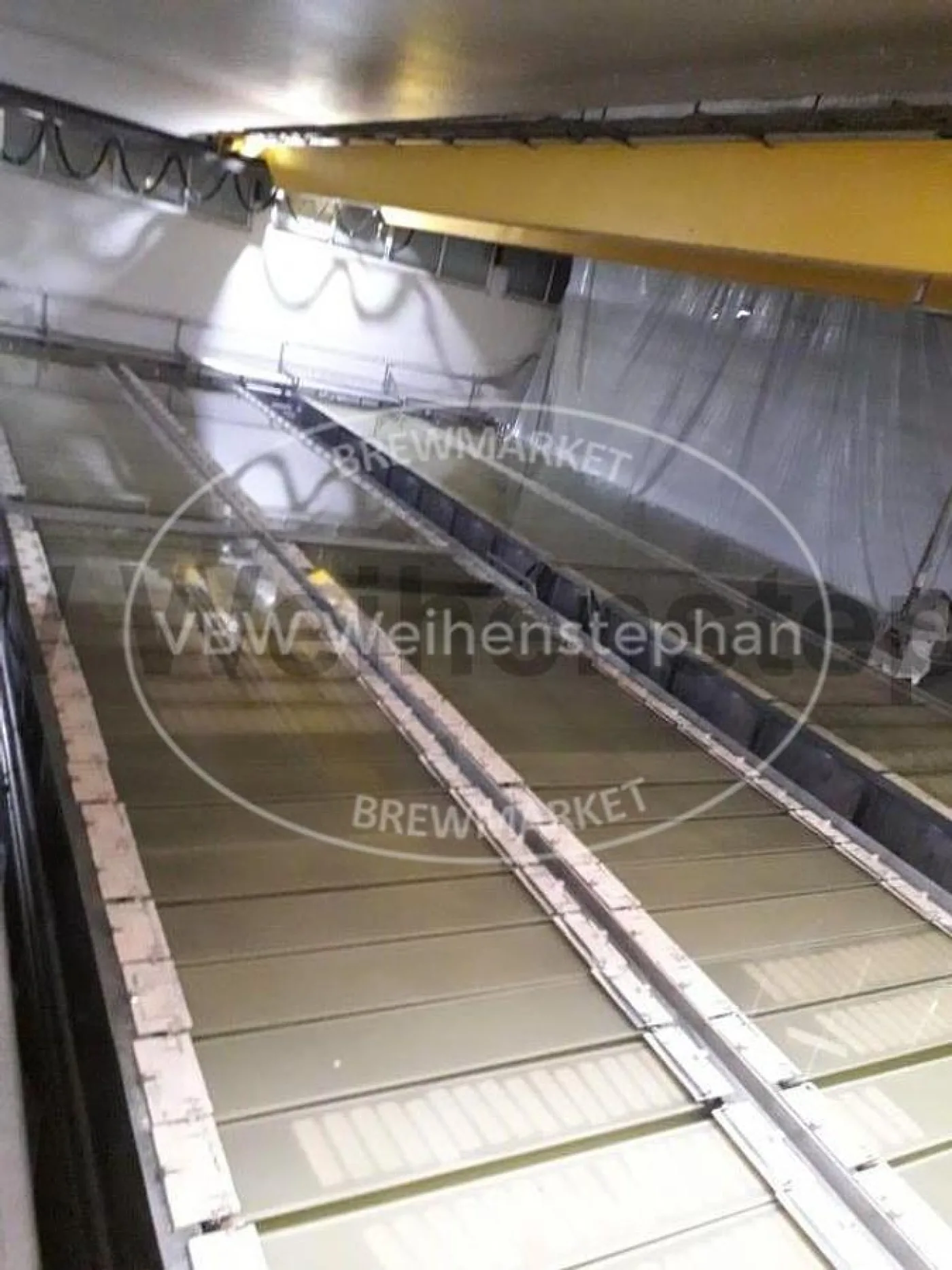 Salt bath with integrated cooling and circulating system - 1