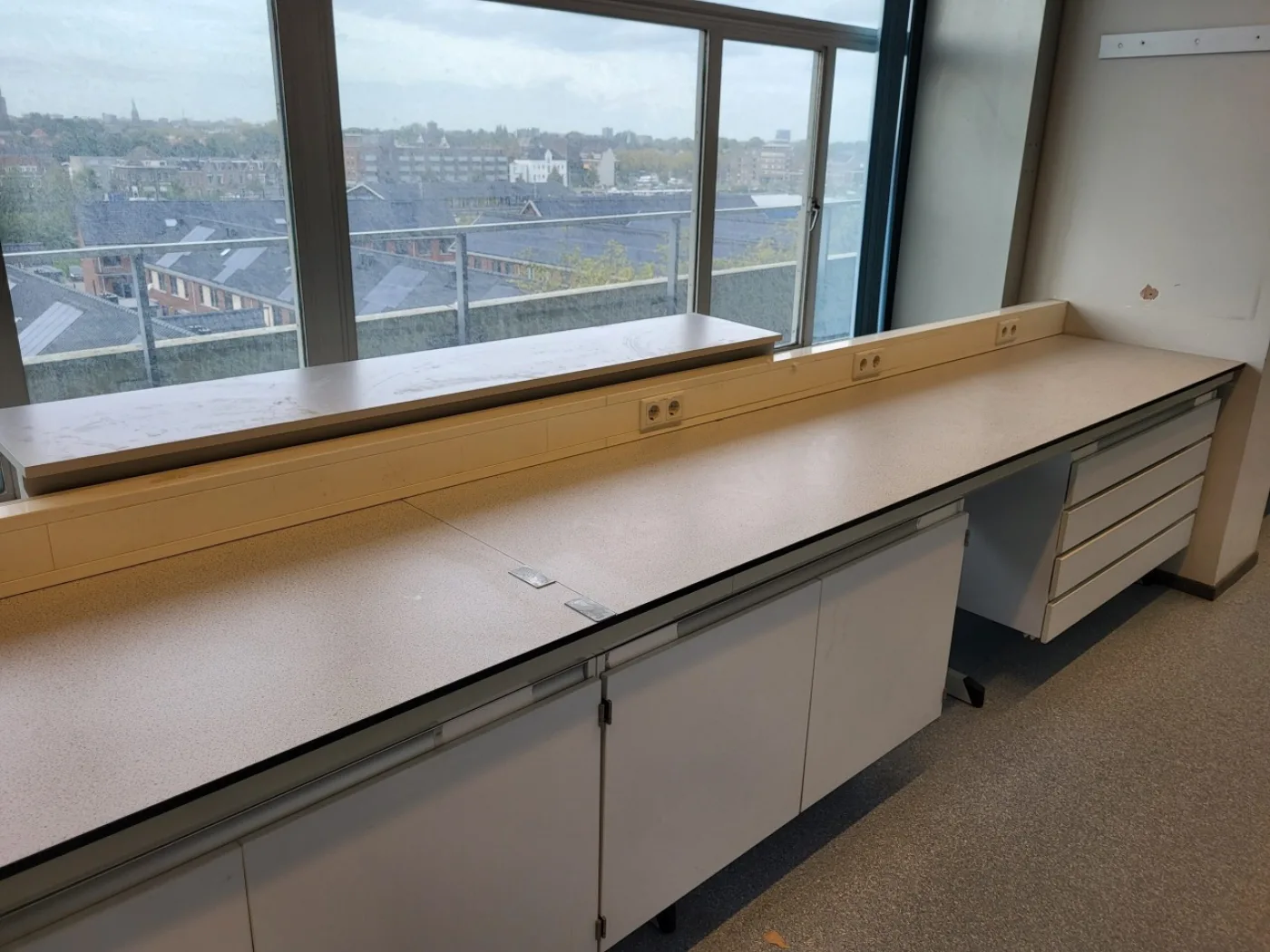 1972 – Used S+B Laboratory wall table (550 cm) - 5
