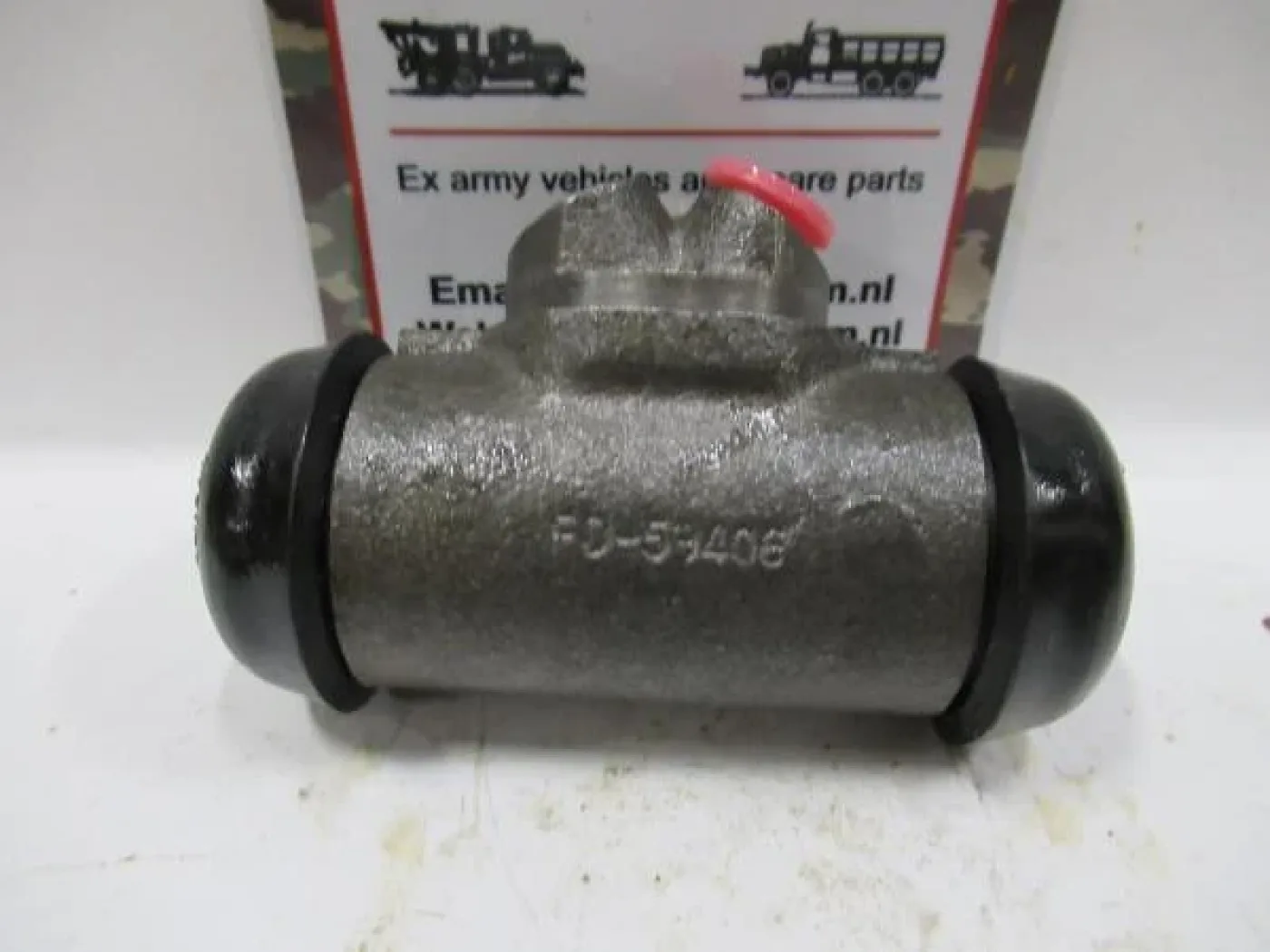 Wielremcilinder rechts, Kaiser jeep M715 - 4