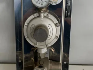 DOUBLE STAGE NITROGEN GAS DISTRIBUTION UNIT COMPLETE WITH MANIFOLD FOR CONNECTION TO THE TANKS, SECOND-HAND EQUIPMENT