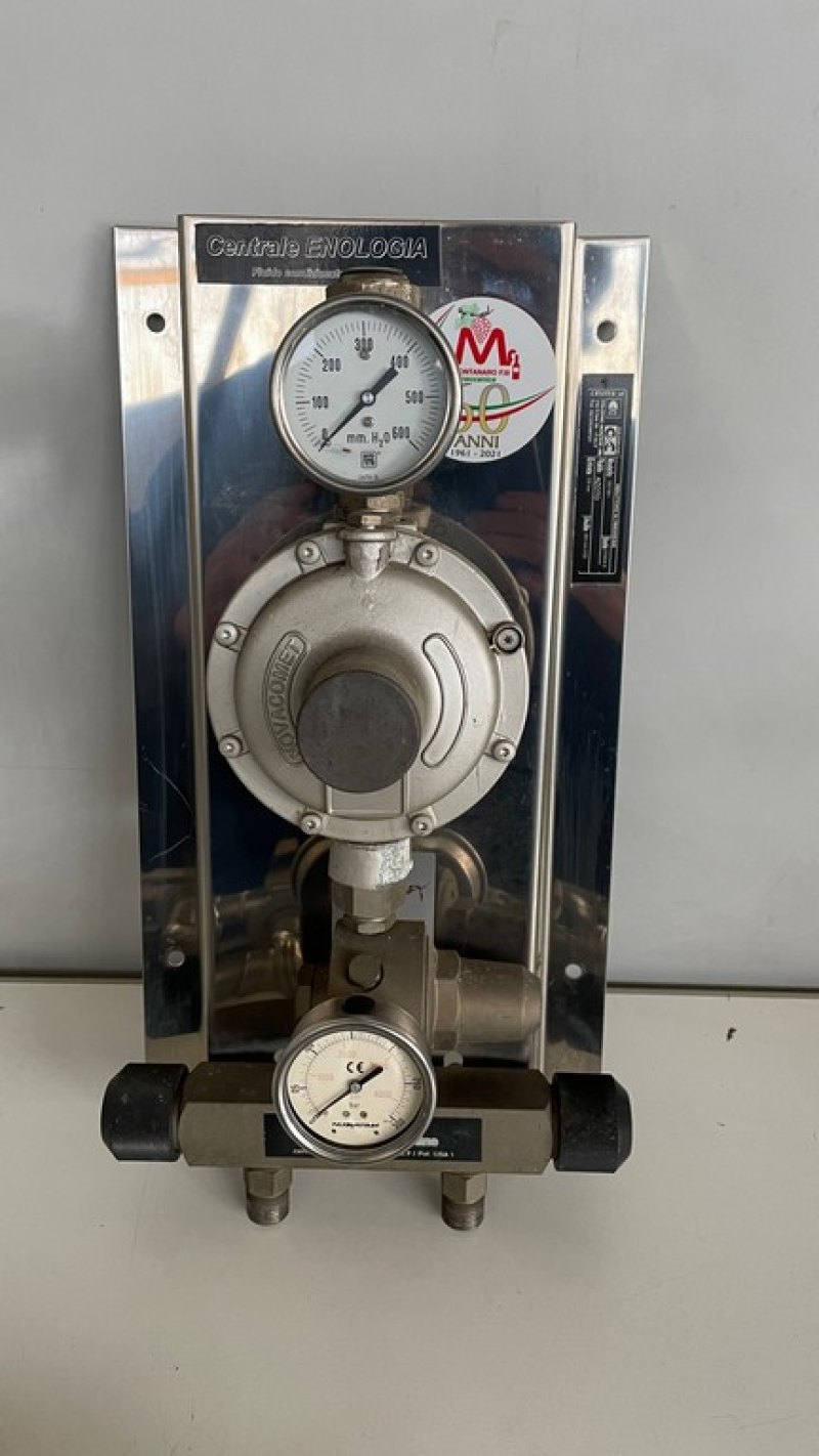 DOUBLE STAGE NITROGEN GAS DISTRIBUTION UNIT COMPLETE WITH MANIFOLD FOR CONNECTION TO THE TANKS, SECOND-HAND EQUIPMENT