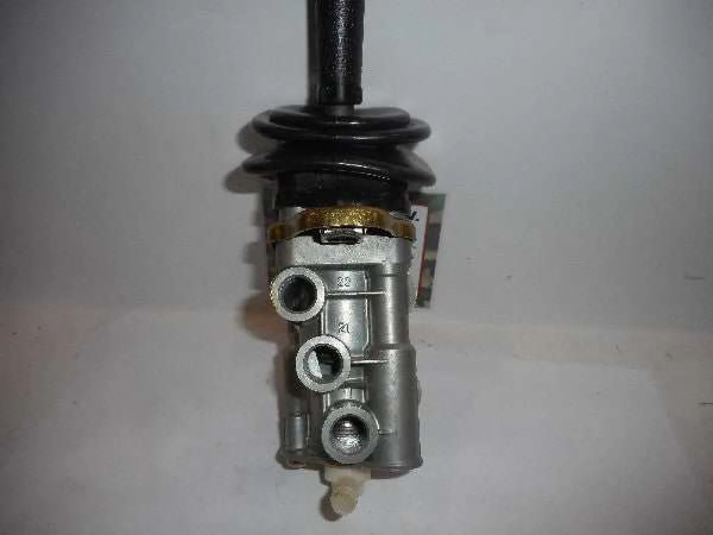 Handremventiel ( brake valve ) - 3
