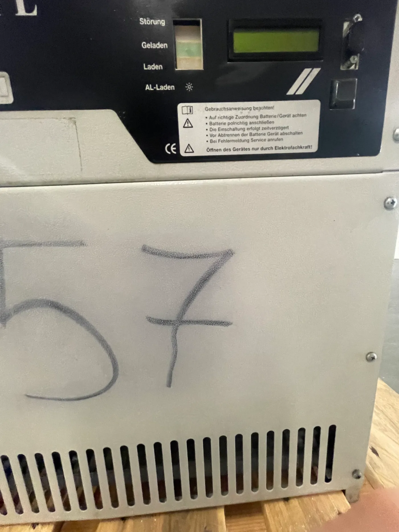 TriCom L D80/70 E-WaN Batterieladegerät - 2