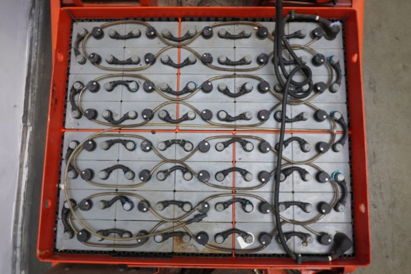 Frontstapler Linde E 25 336-02 (2011)