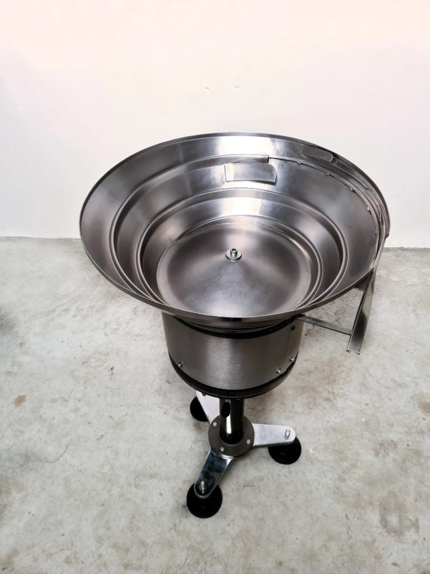 ALIMENTATORE VIBRANTE A TAZZA – 3 MASTER – MOD. 35D 3000 - 2