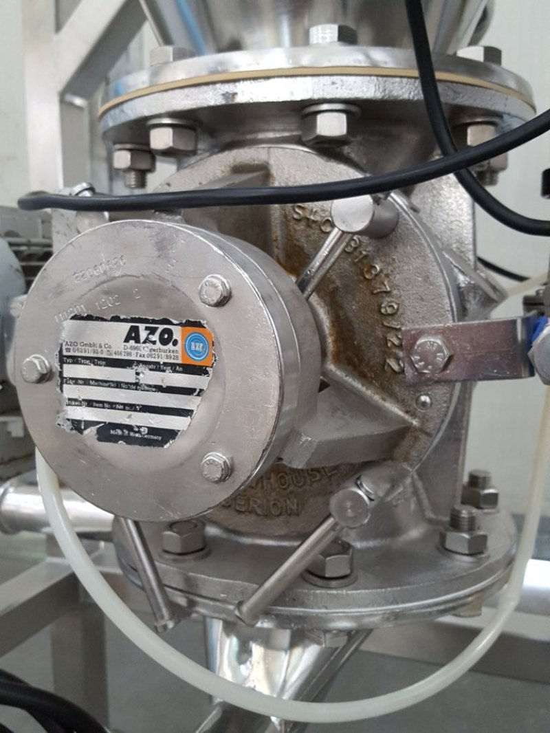 DOSATORE POLVERI CON TRASFERITORE SOTTOVUOTO – AZO