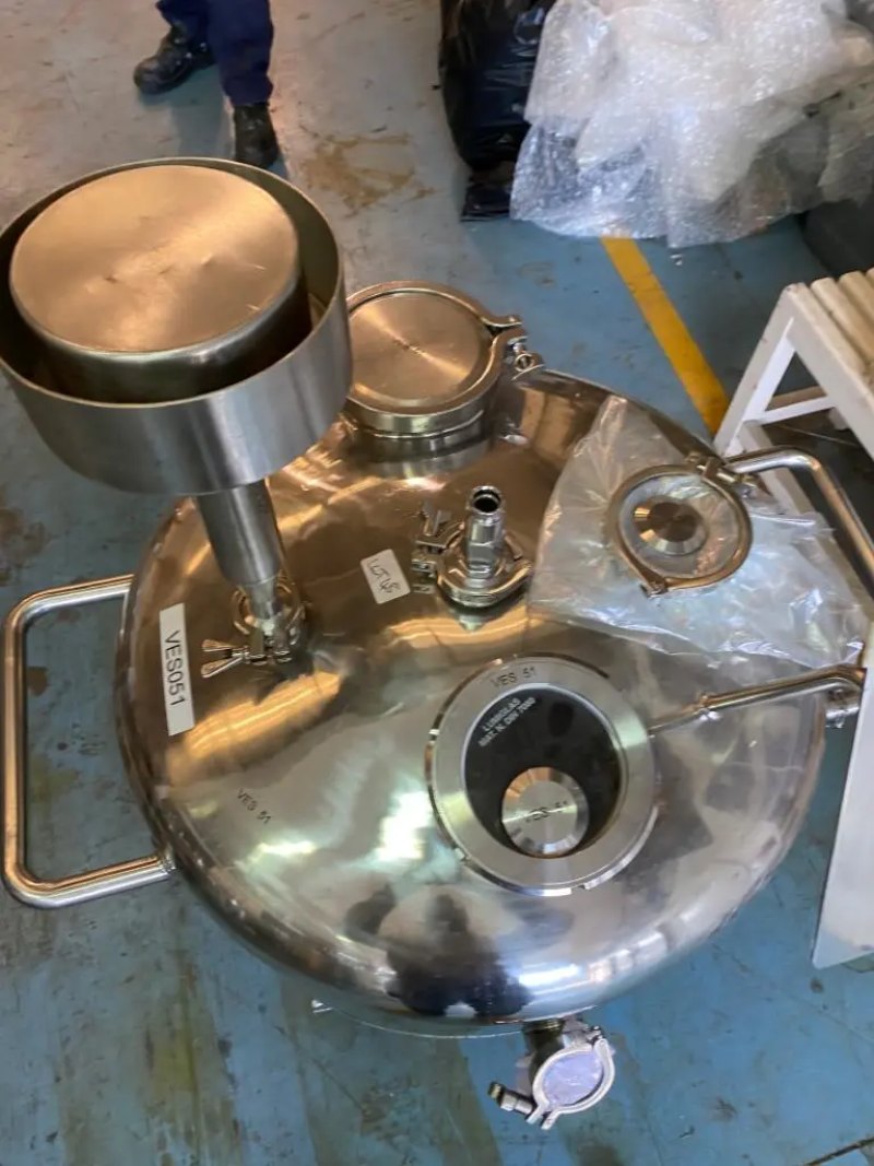 USED STAINLESS STEEL TANK 100 LITERS WITH AGITATION