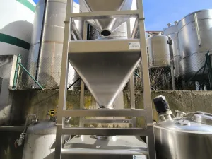 CONICAL STAINLESS STEEL STACKABLE TANK 675 LITRES