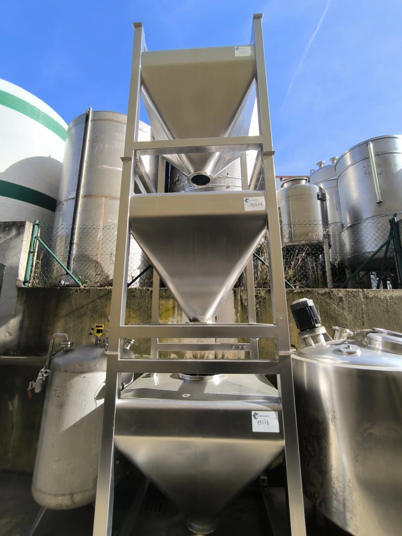 CONICAL STAINLESS STEEL STACKABLE TANK 675 LITRES