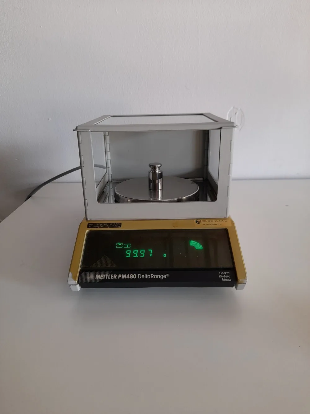 2205 - Used Mettler Toledo balance PM480 DeltaRange