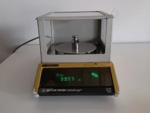 2205 - Used Mettler Toledo balance PM480 DeltaRange