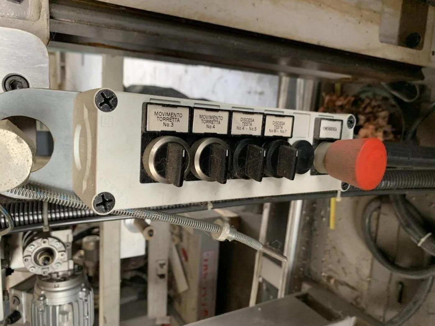 2006 DC7-PVC ES0013 - 5