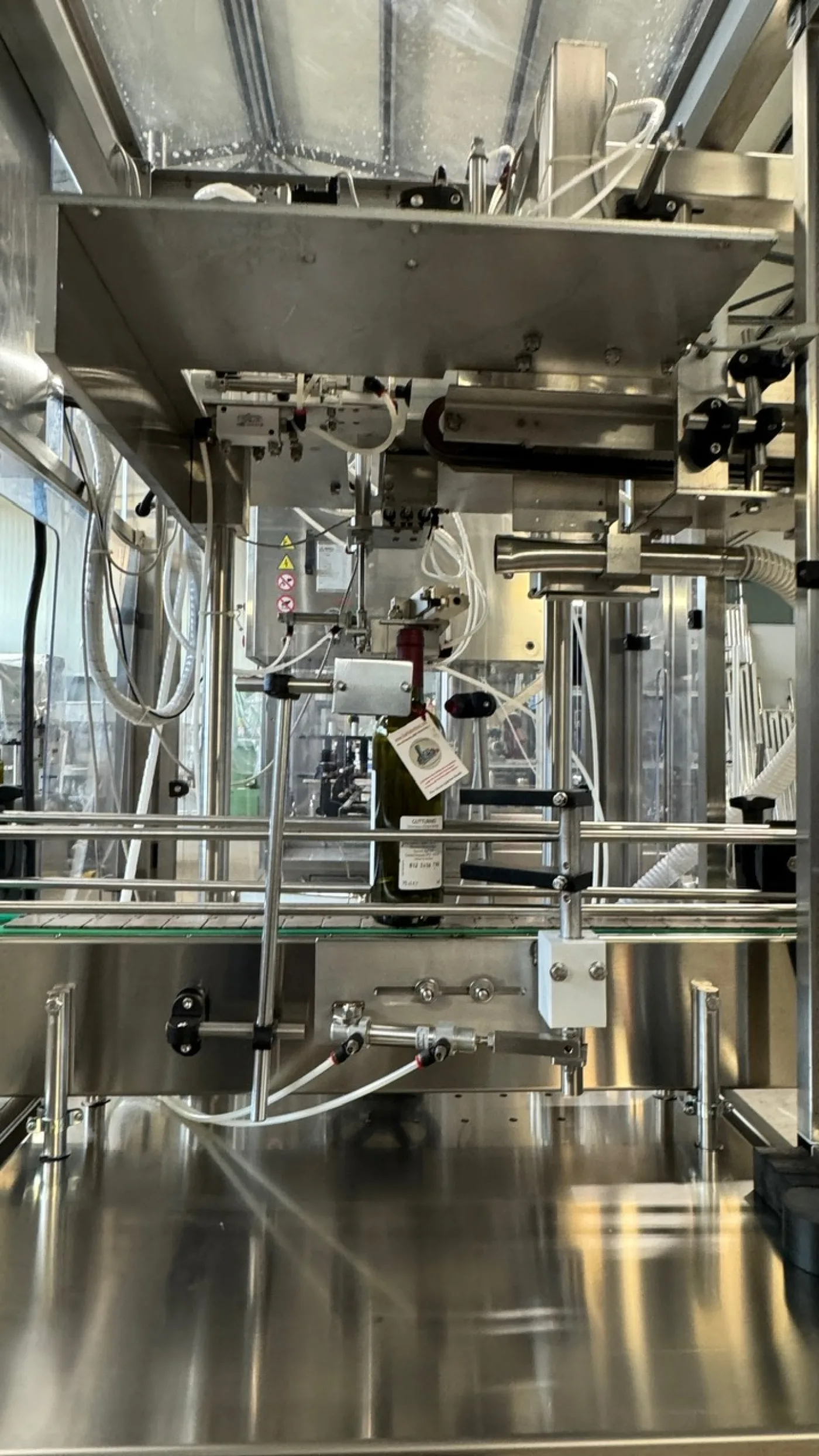 AUTOMATIC MACHINE FOR APPLYING PENDANTS/TAGS ON BOTTLES OF VARIOUS KINDS, PRIMEC BRAND, YEAR 2017, SECOND-HAND MACHINE - 4