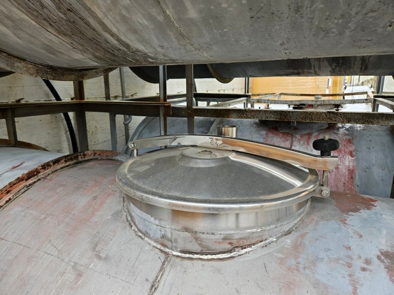 SERIES OF HORIZONTAL STAINLESS STEEL TANKS CAPACITY 2200/2300 LITRES (HL 22/23) STORAGE/TRANSPORT MODEL, WITH IRON FRAME, SECOND-HAND EQUIPMENTS