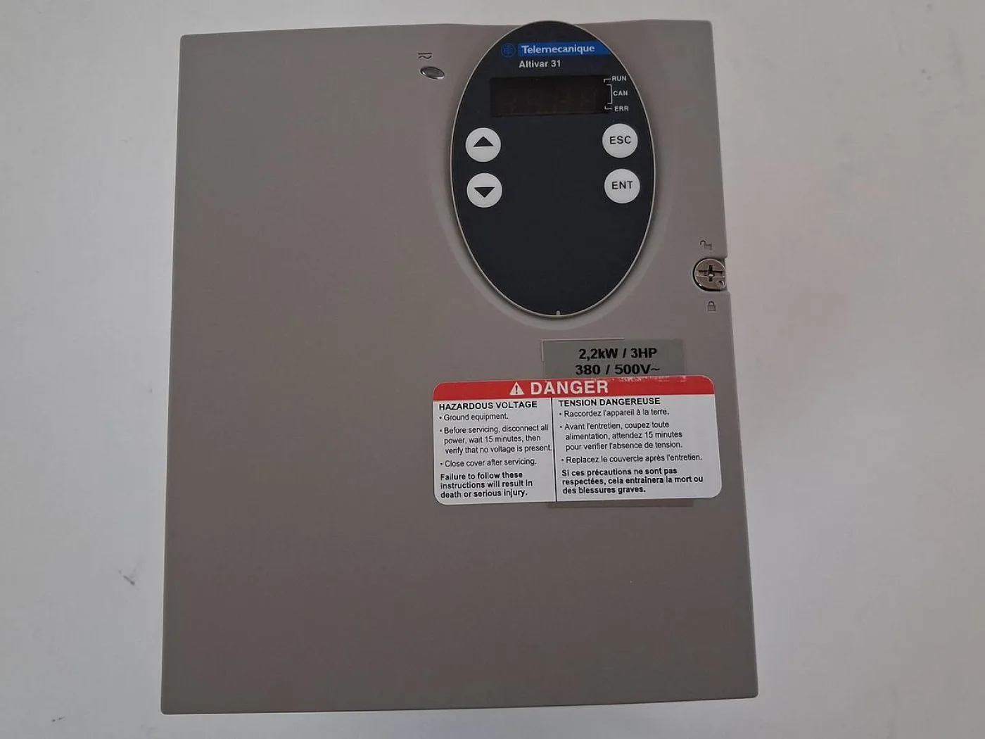 Schneider Electric Telemecanique Altivar 31 ATV31HU22N4 Frequency Inverter - 2