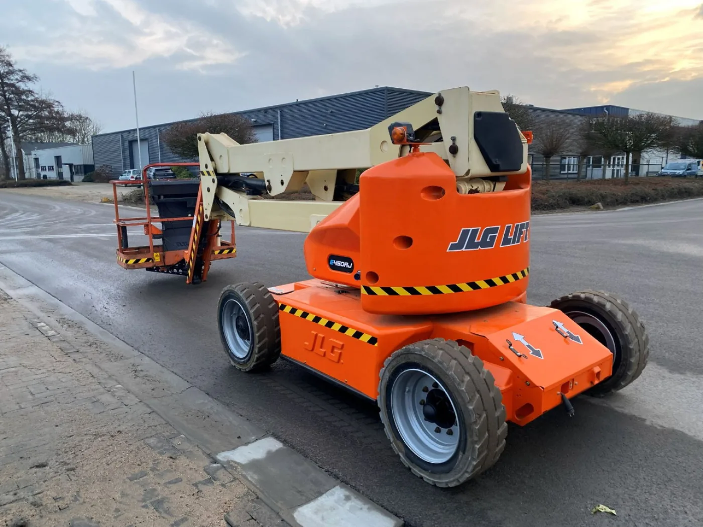 JLG E450AJ - 4