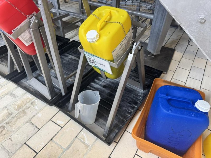 Chemical dosing / dispensing station 4x
