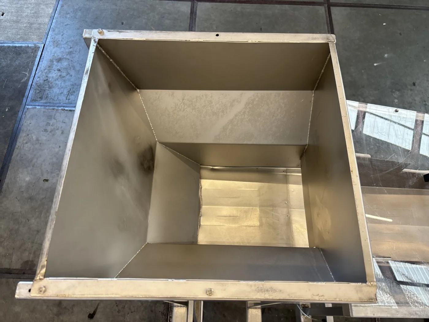 Newweigh Bag filler - Vibro feeder - 1