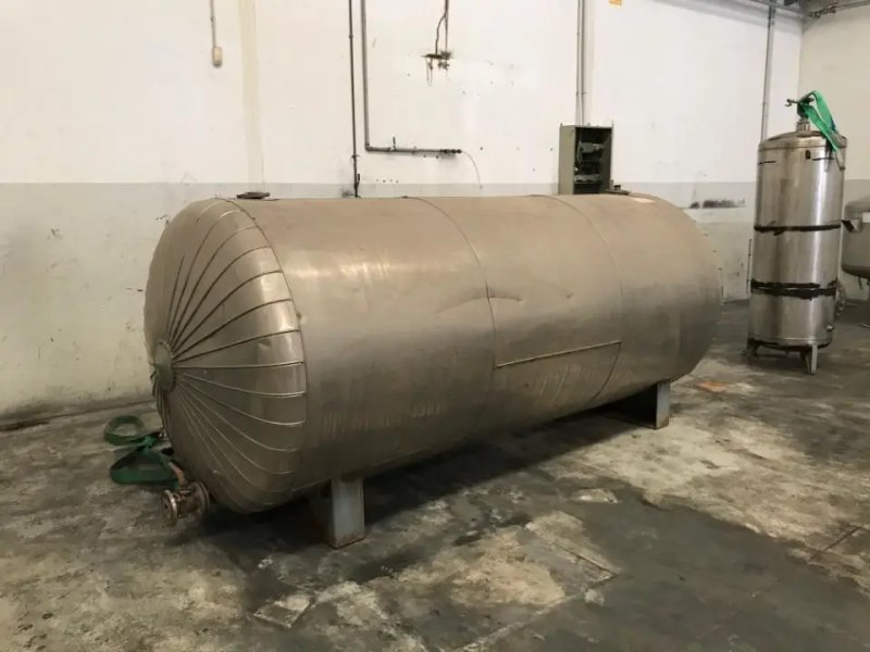 USED STAINLESS STEEL TANK 5000 LITERS