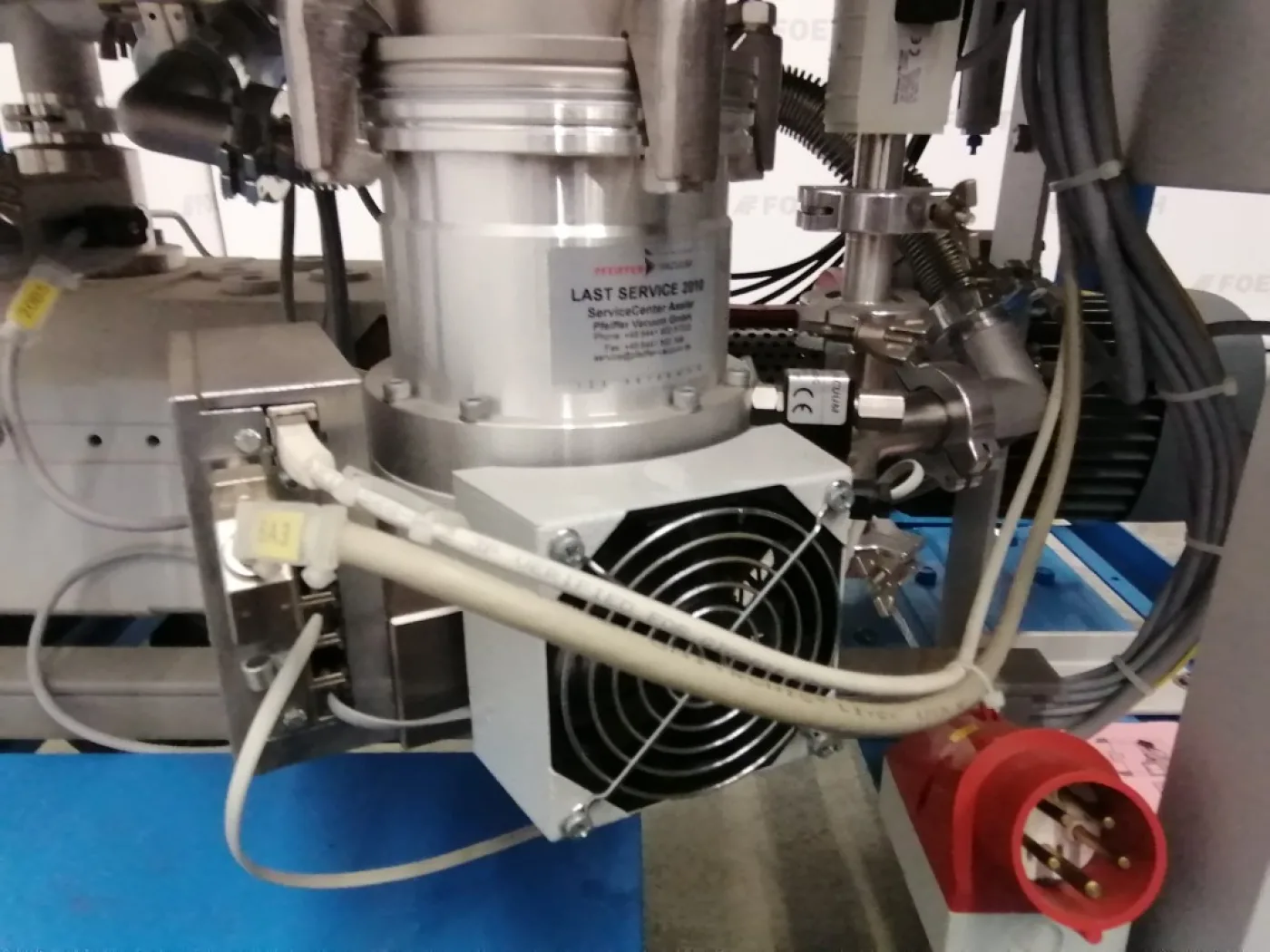 Pfeiffer RevoDry 50 SM/ TRH-261 (incl booster) - Vacuum pump - 2