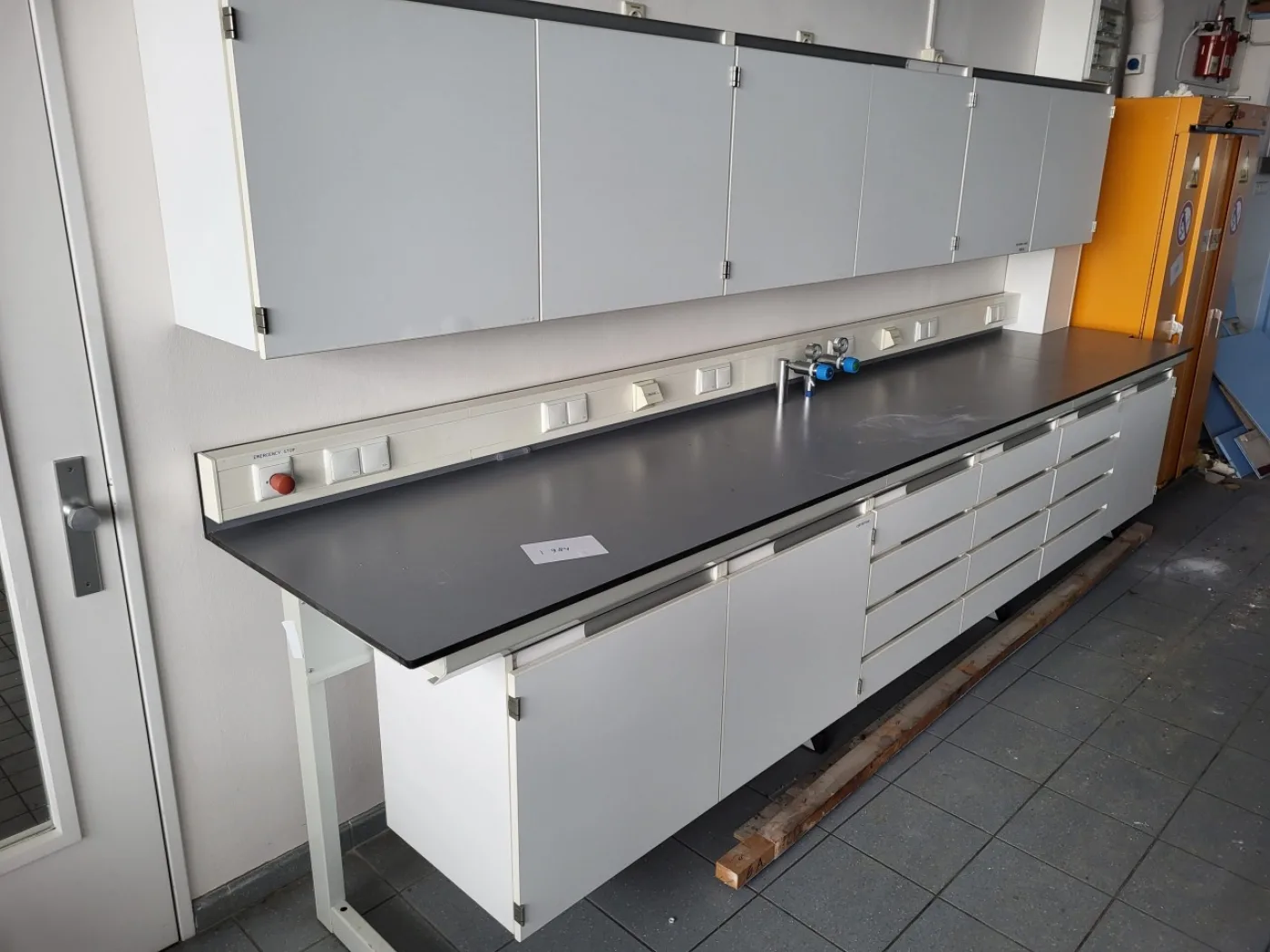1984 - Used S+B Laboratory wall table (390 cm) - 1