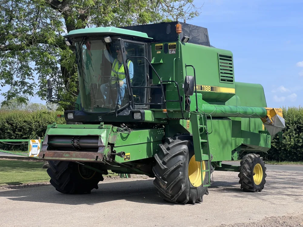 John Deere - 1188 COMBINE &amp; 818 HEADER
