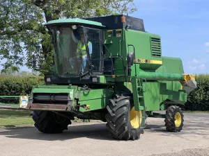 John Deere - 1188 COMBINE &amp; 818 HEADER